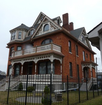 817 Pine Grove Ave, Port Huron